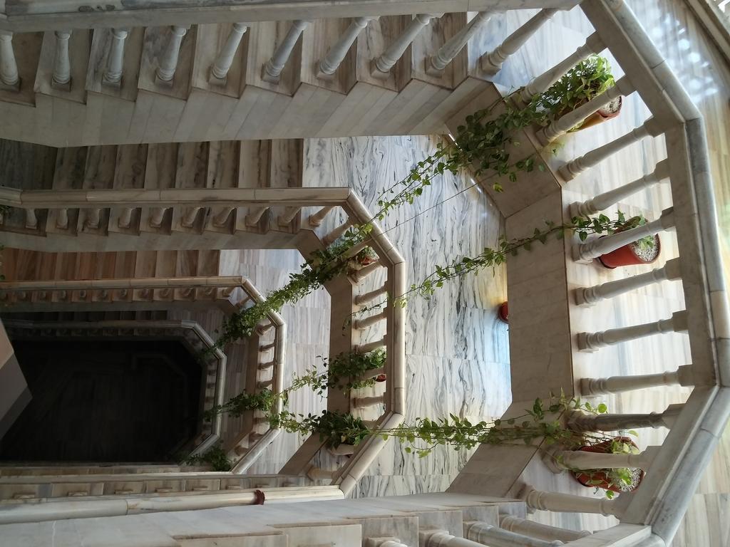 Hotel Hilltop Palace Udaipur Exterior photo