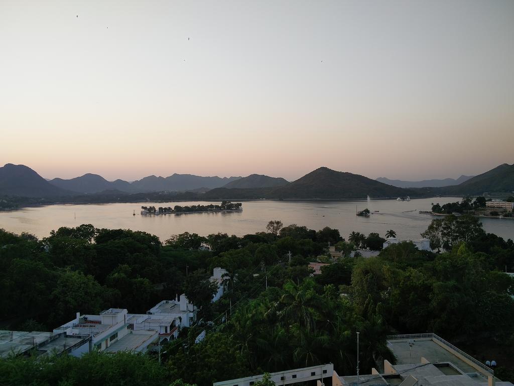 Hotel Hilltop Palace Udaipur Exterior photo